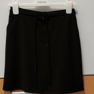 Banana Republic Black skort with front zip, drawstring waist and attached shorts